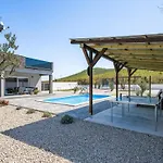 Villa Modern With Private Pool