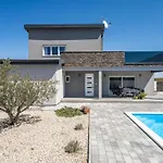 Modern With Private Pool Villa *