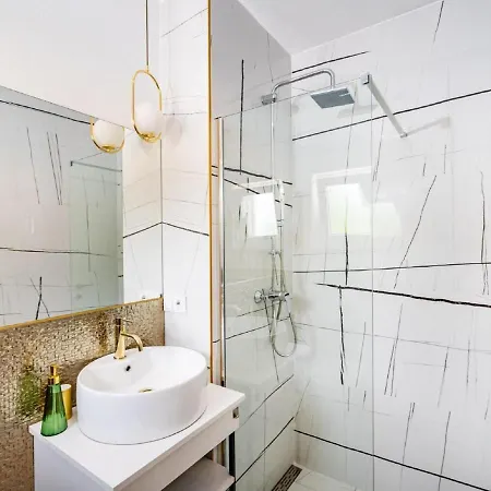 Modern With Private Pool *