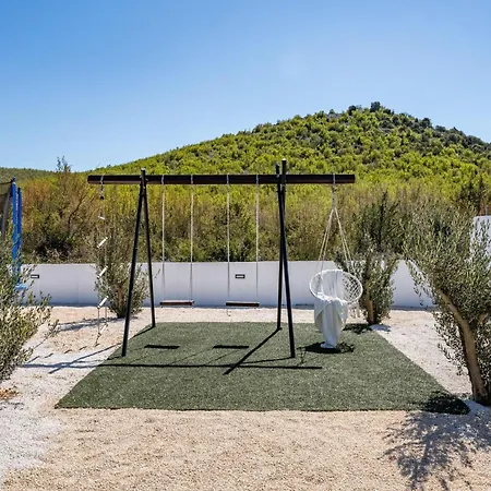 Modern With Private Pool