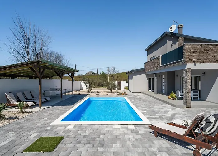 Modern With Private Pool *